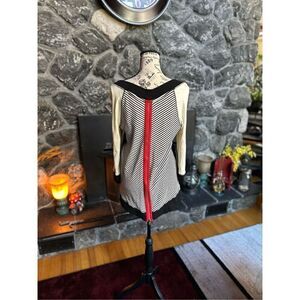 Zynergy by Chico’s sweater size 00 in Chico size.can be worn off shoulder also.